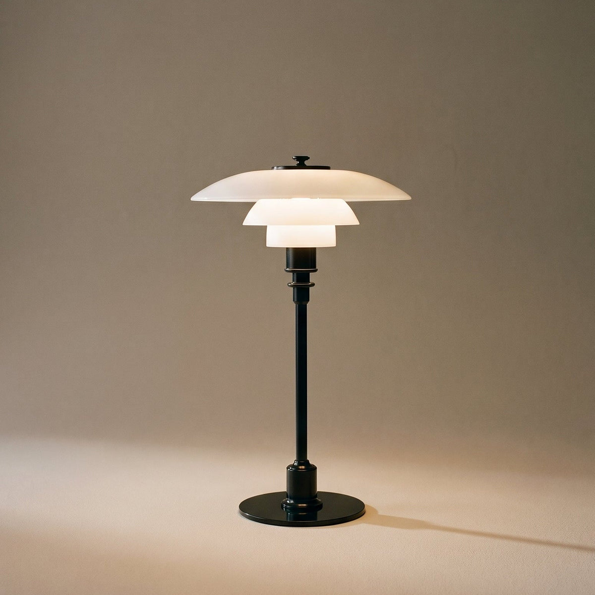 Duńska lampa stołowa designerska