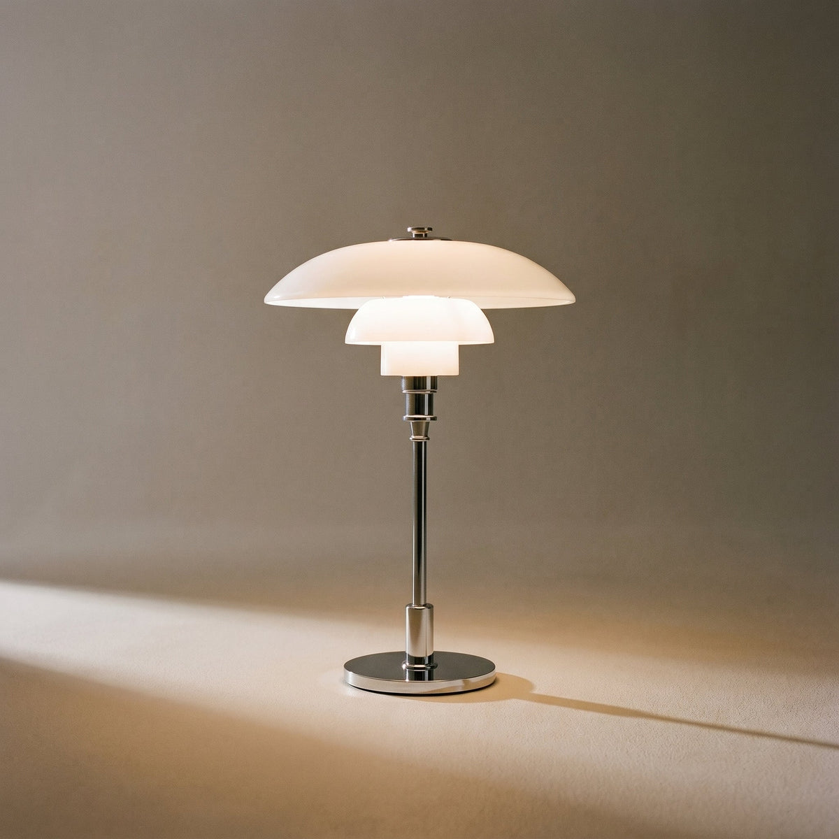 Duńska lampa stołowa designerska